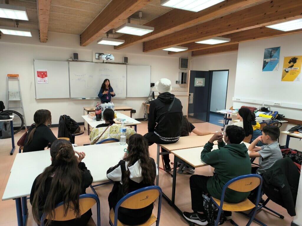temps de travail de Muriel Lefebvre avec les jeunes de CERISE en amont de la représentation du 06/07/26 au lycée professionnel Louise Michel à Nanterre © CERISE